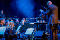 1_Harmonie-Eilereng-ARTIKUSS-Galaconcert-ARTMONIE-18.05.2024-Direktioun-Claude-Weiland-Gesang-Anna-Katharina-Felke-Juste-Dance-Sporting-Club-BielesFotoen-Fernand-Schutz-70