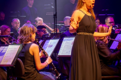 1_Harmonie-Eilereng-ARTIKUSS-Galaconcert-ARTMONIE-18.05.2024-Direktioun-Claude-Weiland-Gesang-Anna-Katharina-Felke-Juste-Dance-Sporting-Club-BielesFotoen-Fernand-Schutz-76