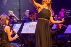 1_Harmonie-Eilereng-ARTIKUSS-Galaconcert-ARTMONIE-18.05.2024-Direktioun-Claude-Weiland-Gesang-Anna-Katharina-Felke-Juste-Dance-Sporting-Club-BielesFotoen-Fernand-Schutz-79