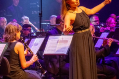 1_Harmonie-Eilereng-ARTIKUSS-Galaconcert-ARTMONIE-18.05.2024-Direktioun-Claude-Weiland-Gesang-Anna-Katharina-Felke-Juste-Dance-Sporting-Club-BielesFotoen-Fernand-Schutz-80