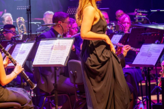 1_Harmonie-Eilereng-ARTIKUSS-Galaconcert-ARTMONIE-18.05.2024-Direktioun-Claude-Weiland-Gesang-Anna-Katharina-Felke-Juste-Dance-Sporting-Club-BielesFotoen-Fernand-Schutz-85